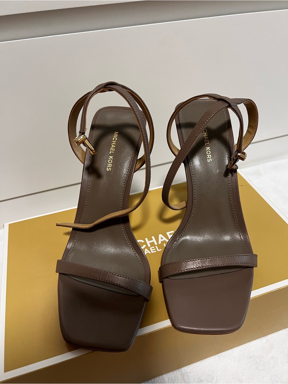 Michael Kors Dark Brown Leather Strappy Square-Toe Heels Size 6 - Picture 2 of 4